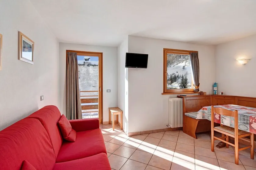 'Appartamento Vago' with Mountain View, Wi-Fi, Balcony & Garden - Image 1