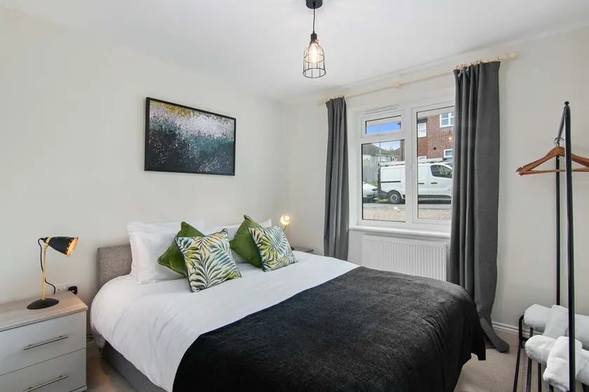Hawthorn - Oxford with Parking and Garden - Image 1