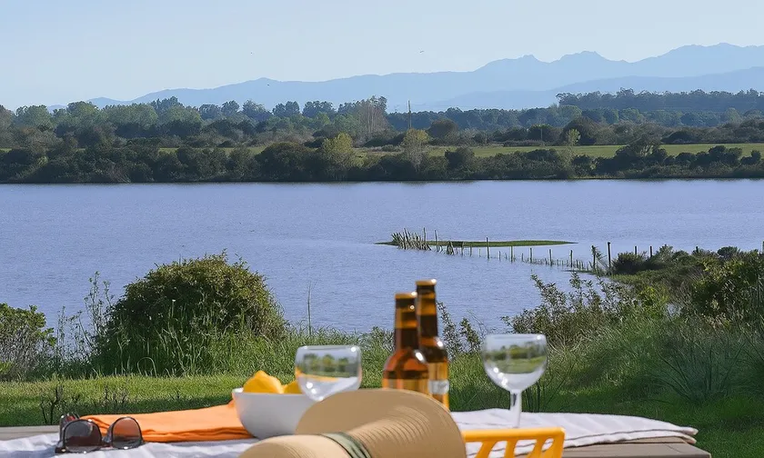 2-bedroom apartment on an 8-hectare estate on the shores of Lake Teppe Rosse, 7 km from the beaches, air conditioning, Wi-Fi - Image 1