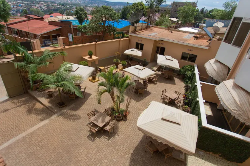 Civitas Hotel - Image 1