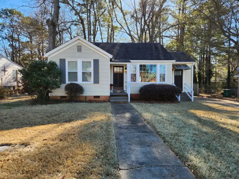 The Callaway Cottage- HOME AWAY FROM HOME! - Image 1