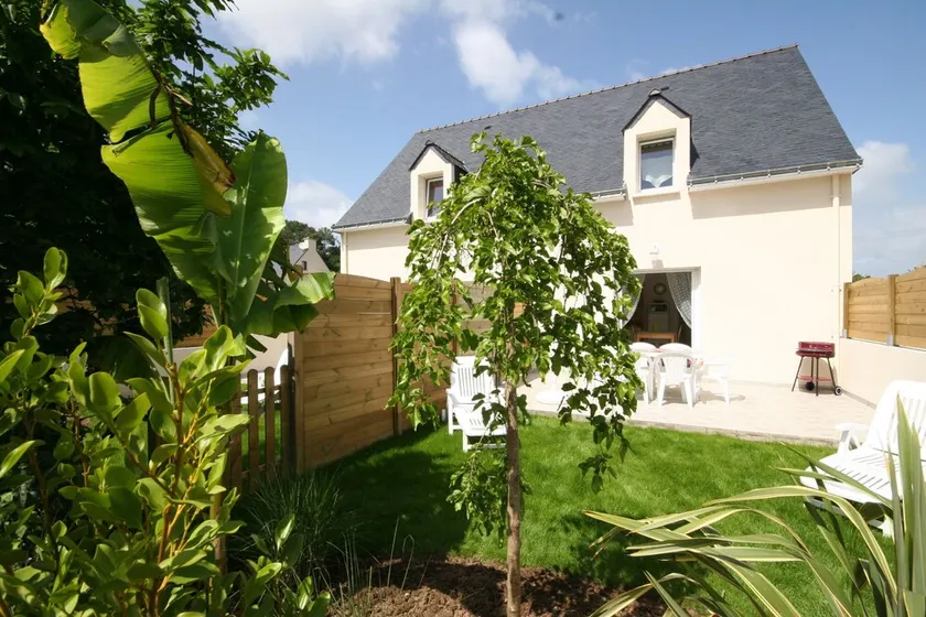 nearby house of Morbihan and the village Gulf - Image 1