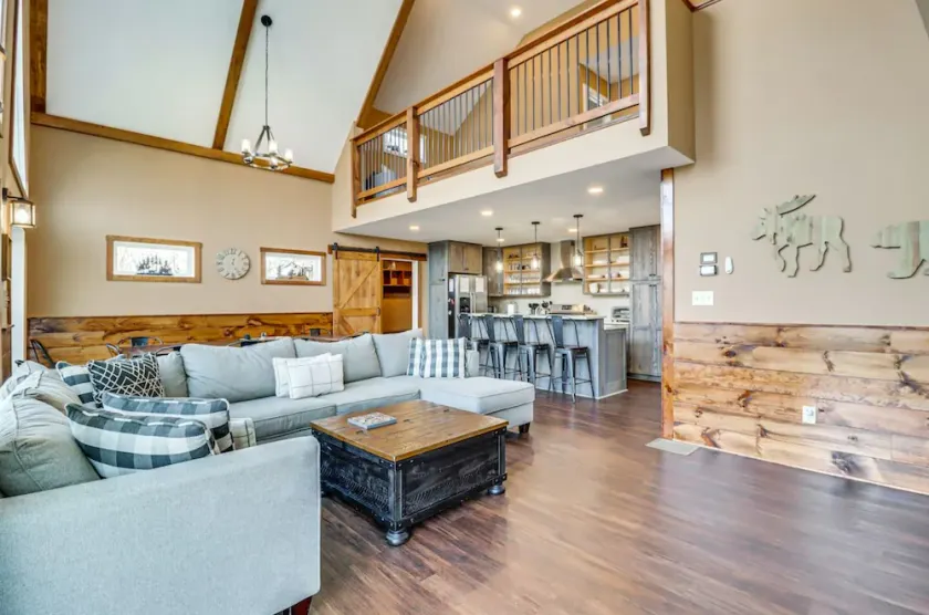 Mt. Top Rustic Chalet in Eagle Rock Resort. - Image 1