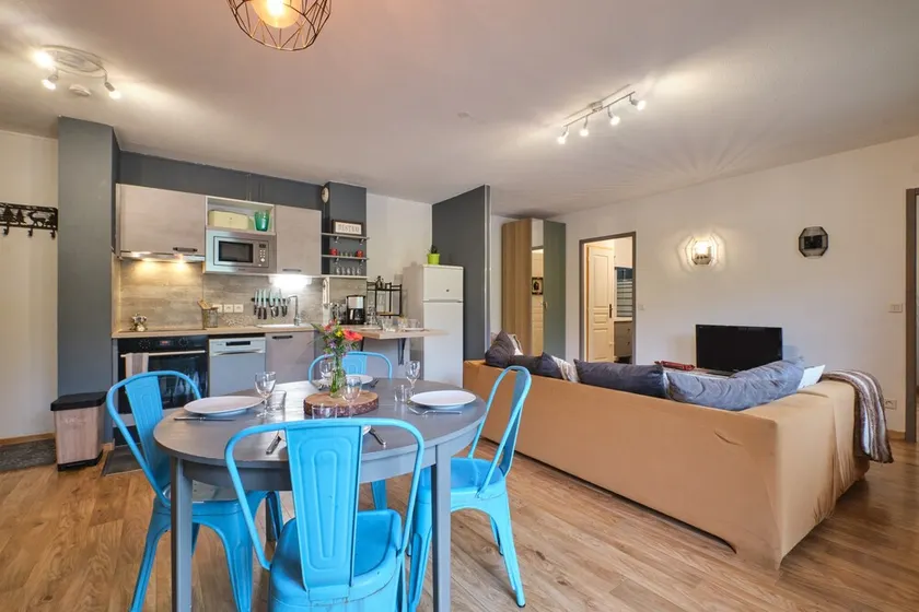 Grand Appartement Au Pieds Des Pistes avec vue sur les montagnes, balcon et Wi-Fi - Image 1