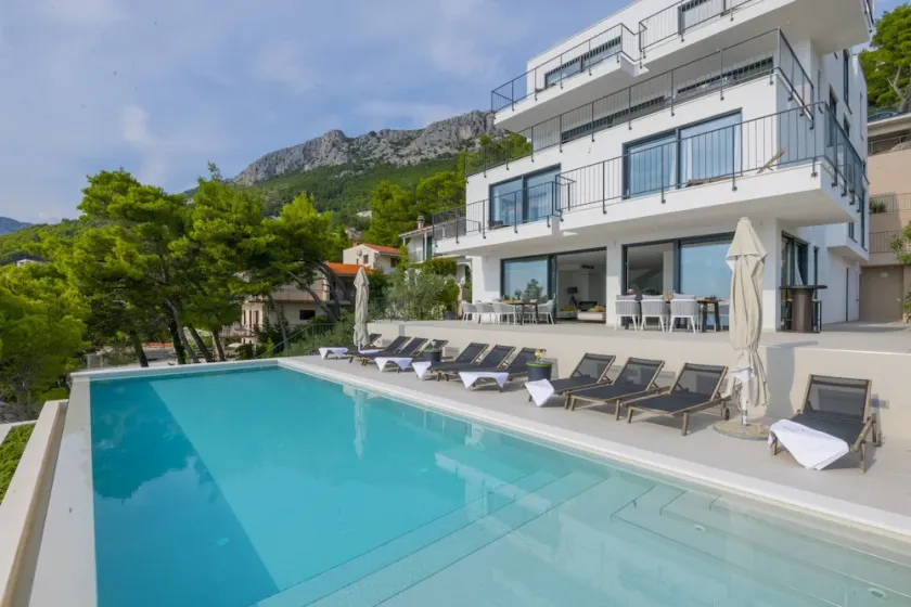 Grande Villa Bleue avec Piscine Chauffée - Image 1