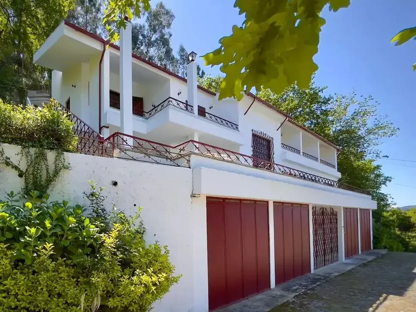 Charming Villa with Pool and Jacuzzi Terras de Bouro - Image 1
