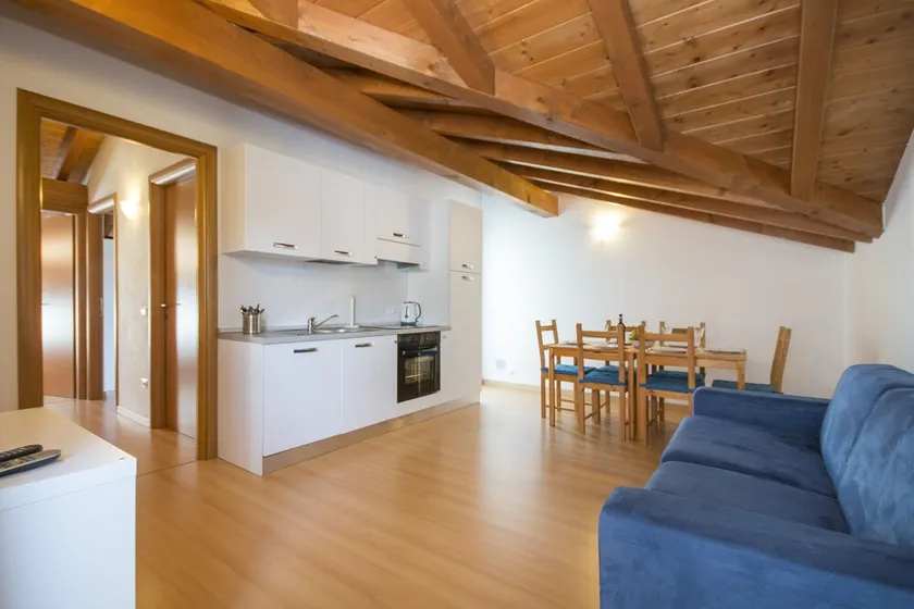 Apartamento de 3 habitaciones para 6 personas con balcón. - Image 1