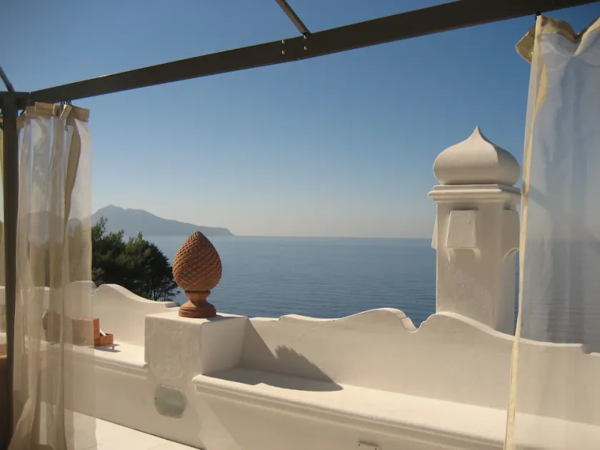 Villa en front de mer avec terrasse solarium parking accès à la mer jacuzzi WiFi - Image 1