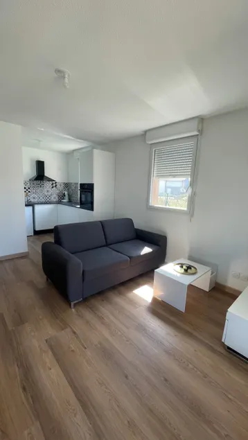 Appartement T2 avec piscine - Image 1
