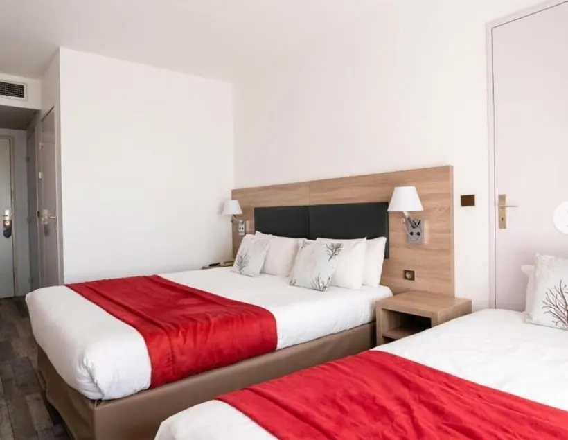 15m de la Plage du midi | Chambre triple + Rooftop - Image 1