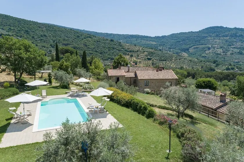 Belle ferme dans les collines avec piscine privée et vue splendide sur Cortona - Image 1