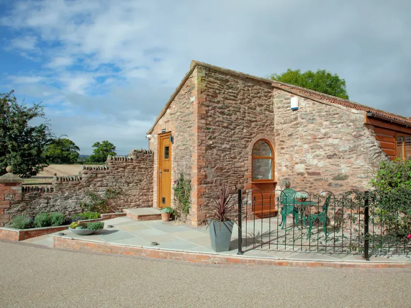 1 bedroom accommodation in Bridgwater - Image 1