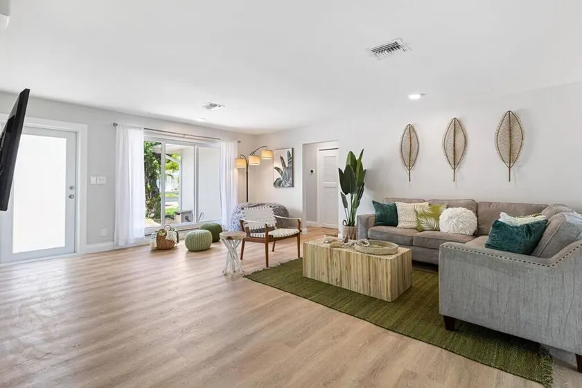 Cozy home at Lighthouse Point with Pool 1 - Image 1