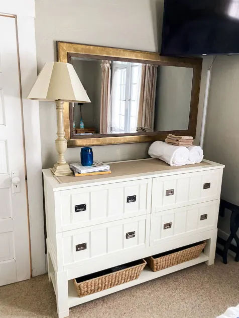 BEAUTIFUL LAKEFRONT COTTAGE!! ☀️🧡 HOT TUB, KAYAKS! Private dock - Image 1