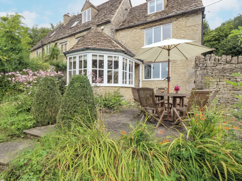 GRANGE COTTAGE, family friendly, with open fire in Minchinhampton - Image 1