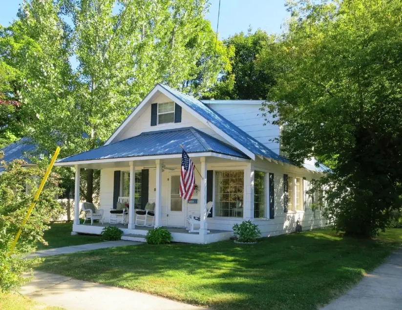 The Lake Street Cottage ~ Spaziergang in die Stadt ~ Fahrräder inklusive! - Image 1