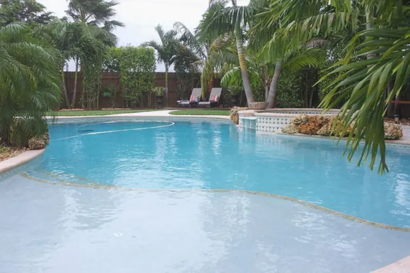 Tropisches Paradies, Eigenes beheiztes Salzwasser-Pool & Spa, Built-in-Grill - Image 1