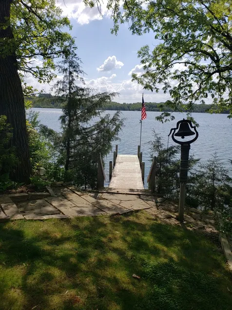 Peaceful & \"Pleasant\" Lake Retreat on \"The Point\" - Image 1