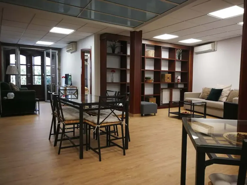 Villamena Square (9p) - Image 1