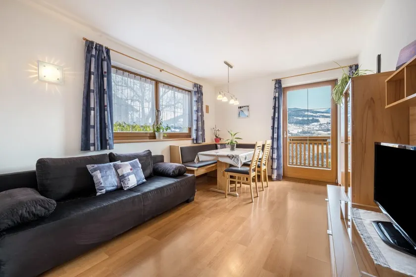 Holiday Apartment with Mountain View, Panoramic Terrace & Balcony - Image 1