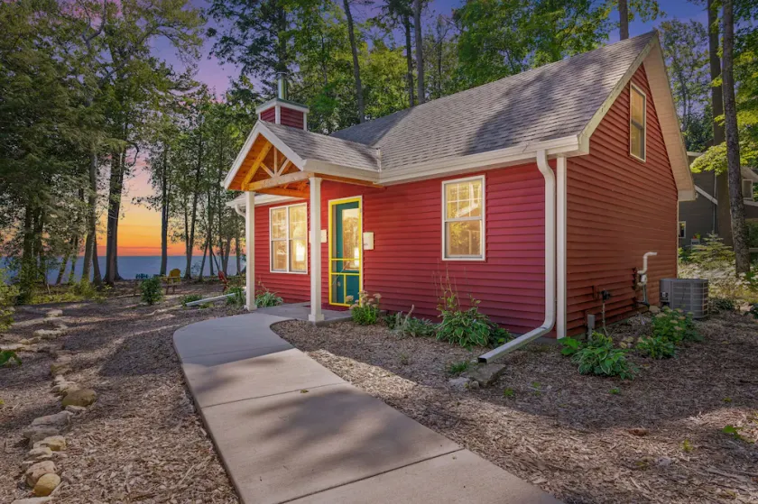 Door County Lake Michigan Cottage with Private Waterfront - Image 1