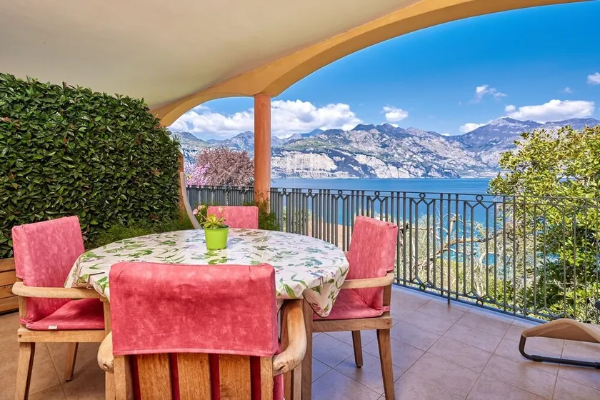 Residenza Villa Sopri - lige ved søen, med en smuk have og pool - Image 1