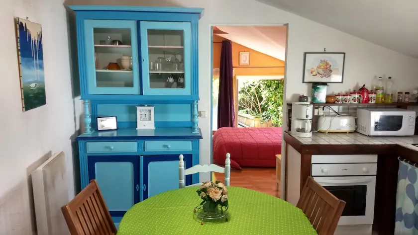 40m2 1st floor apartment, near the center of Saumur - Image 1
