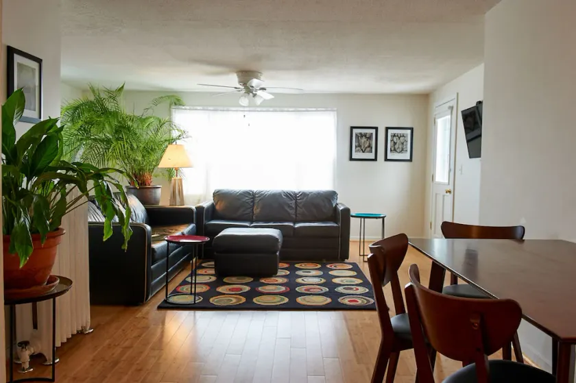 Two Bedroom airy modern apartment - Green Door - Image 1