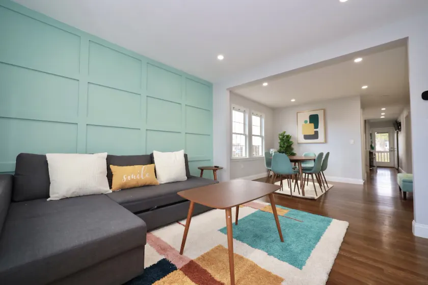 Luke House, Sleeps 14, Weddings, 2 Kitchens, Parking, Close to Airport & Boston - Image 1