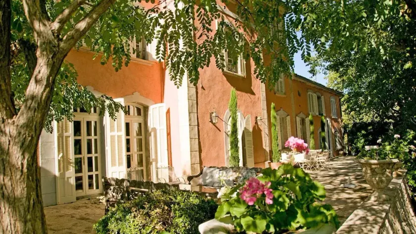 Beautiful Provençal manor house in award winning vineyard - Image 1