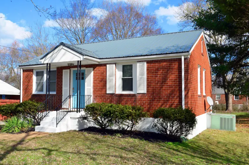 2BR 1BATH Cozy Cottage Quiet Area! 12mins-Downtown Nashville 10mins-Brentwood! - Image 1