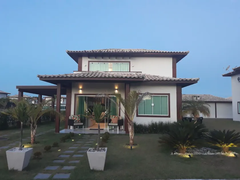 House with 4 suites, excellent finishes, in a gated community. - Image 1