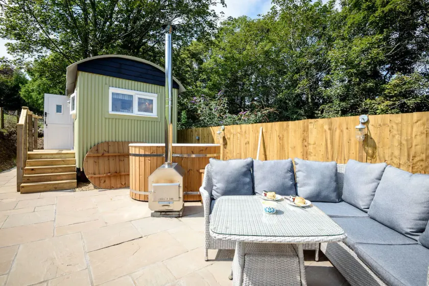 Luxueuse cabane de berger côtière + bain à remous, dôme repas et cuisine extérieure - Image 1