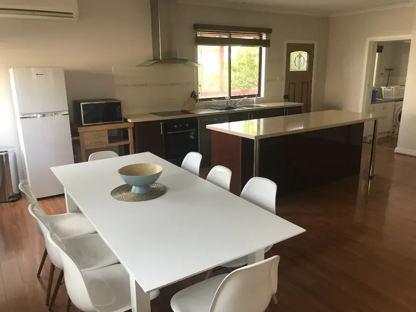 Cosy beachside cottage a short walk to the beautiful Coronet Bay beach - Image 1