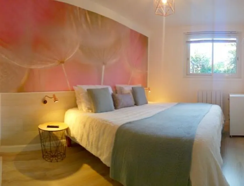 GREOUX-les-BAINS, T3 (2 bedrooms) garden, free WIFI village center - Image 1