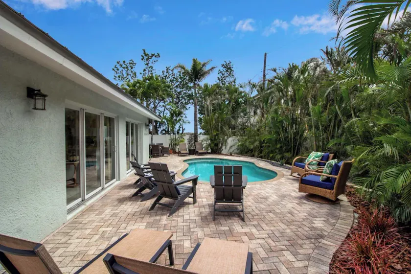 Private pool and close to beach! Near shopping and dining! - Image 1