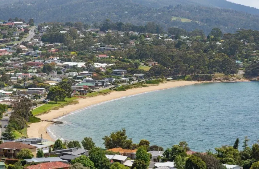 Blackmans Bay Beautiful Ocean Views - Image 1