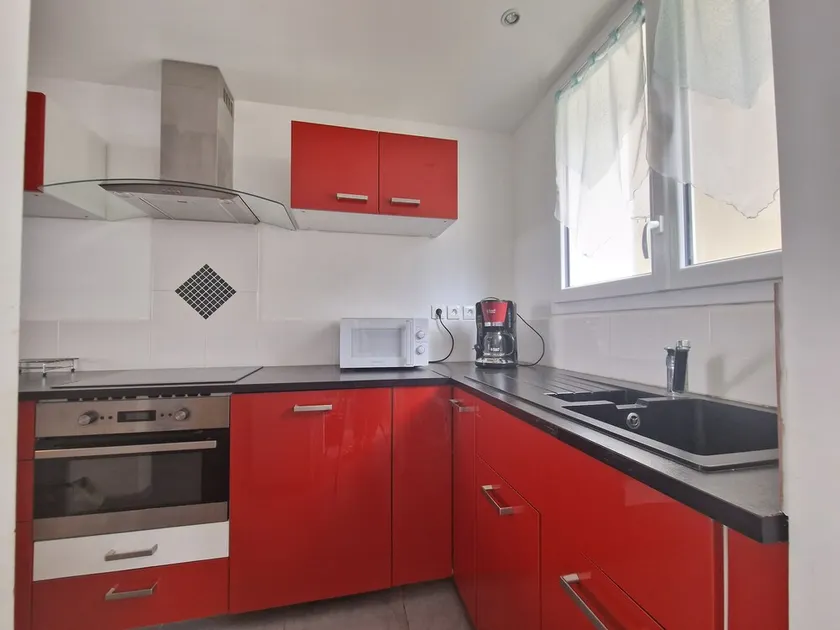 apt90m2    refait a neuf centre ville/plage - Image 1