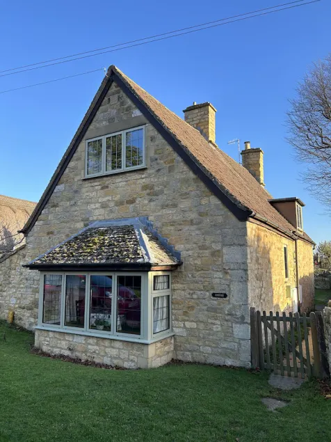 Quiet Cowfair Cottage In Central Cotswolds With Lovely Garden - Image 1
