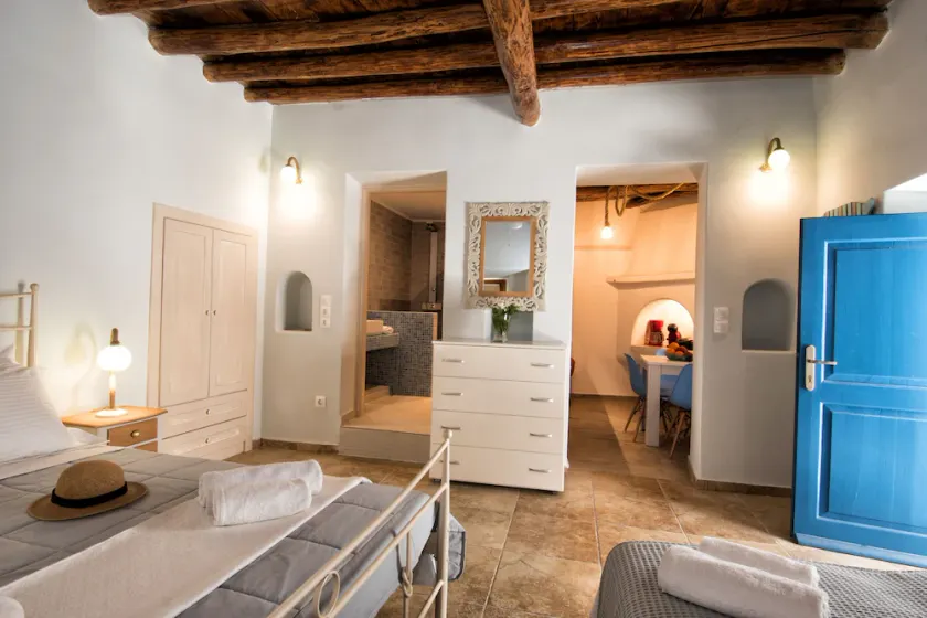 Gavrion's Nest - Premium Cycladic Studio - Image 1