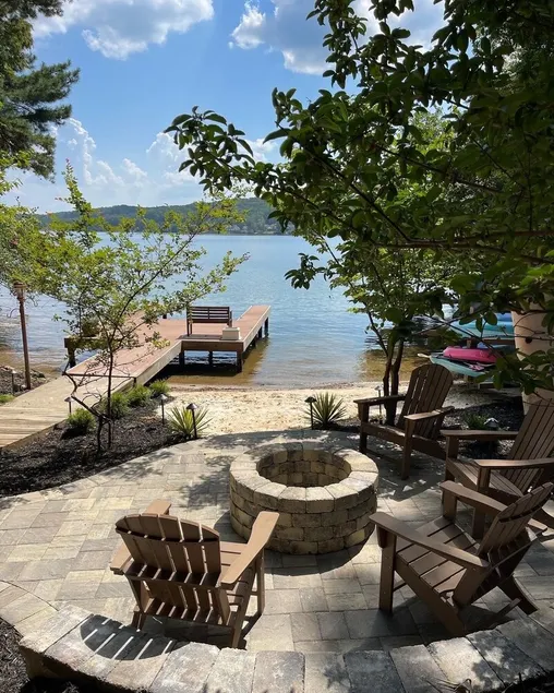 Lakefront 5 BR home nestled on a private cove 1 hr from downtown Atlanta, Ga.  - Image 1