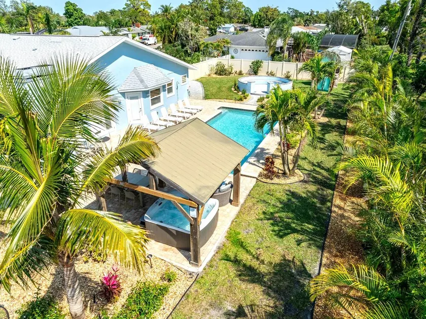 Pickleball| Pool| Hot tub| Game room| Firepit| - Image 1