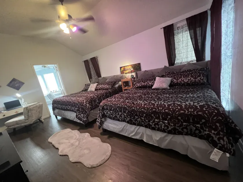 Home away from home..spacious but cozy for the whole family. King size beds - Image 1