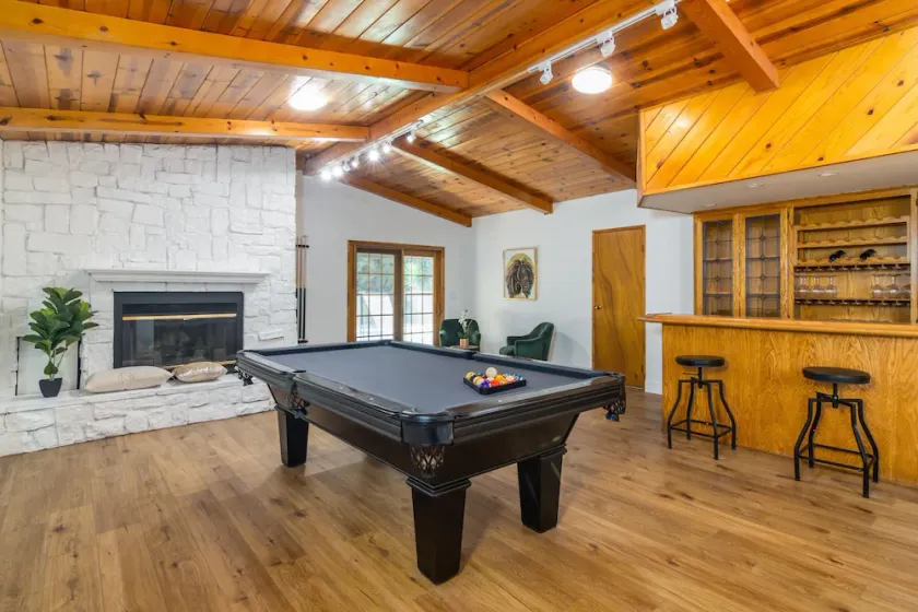HOUSE IN PRIME LOCATION WITH HUGE POOL & SPA - Image 1