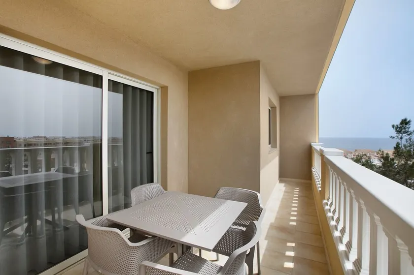 Holiday Apartment 'La Perla E35 By Médano Rentals' with Shared Pool, Balcony and Wi-Fi - Image 1