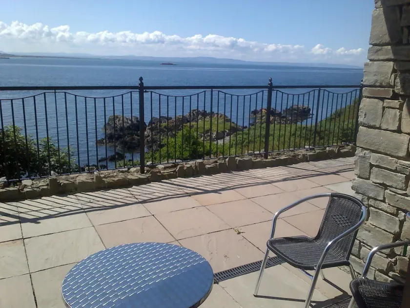 Vista panoramica sul Lough Foyle con terrazza privata recintata / Wifi / Netflix / Baby - Image 1