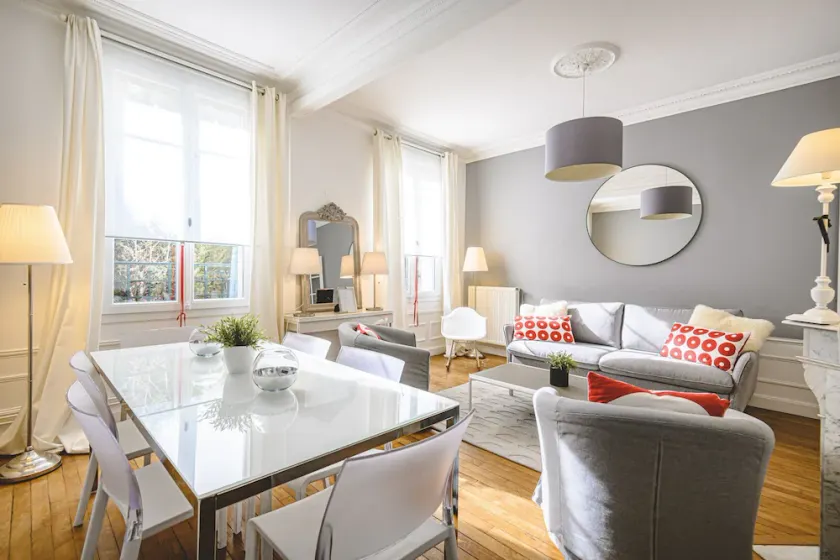 APARTMENT , QUIET, LUXE at the FOOT CATHEDRAL REIMS (WIFI,NETFLIX) - Image 1