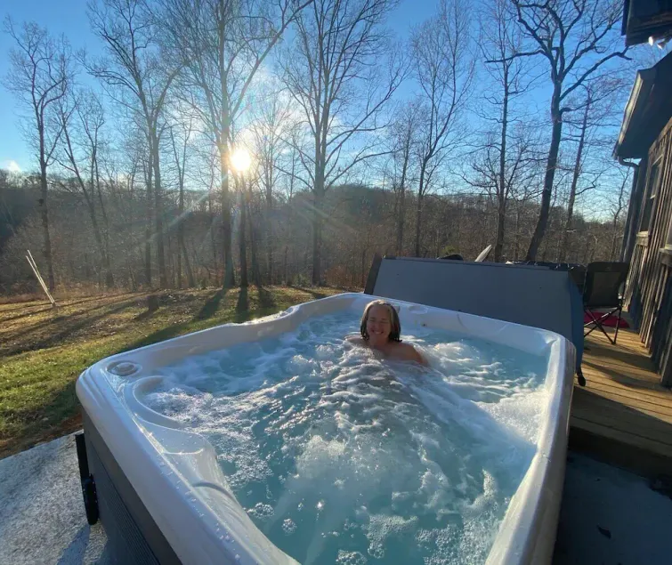 Secluded Forest Hideaway minutes from Franklin & Leiper's - Hot Tub, Trails, and Private Lake Access Near - Image 1