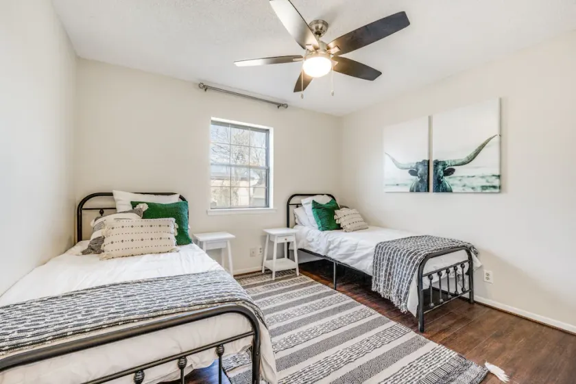 Quaint City of Justin STEPS away- 5 Min to raceway. Just remodeled  Dog friendly - Image 1