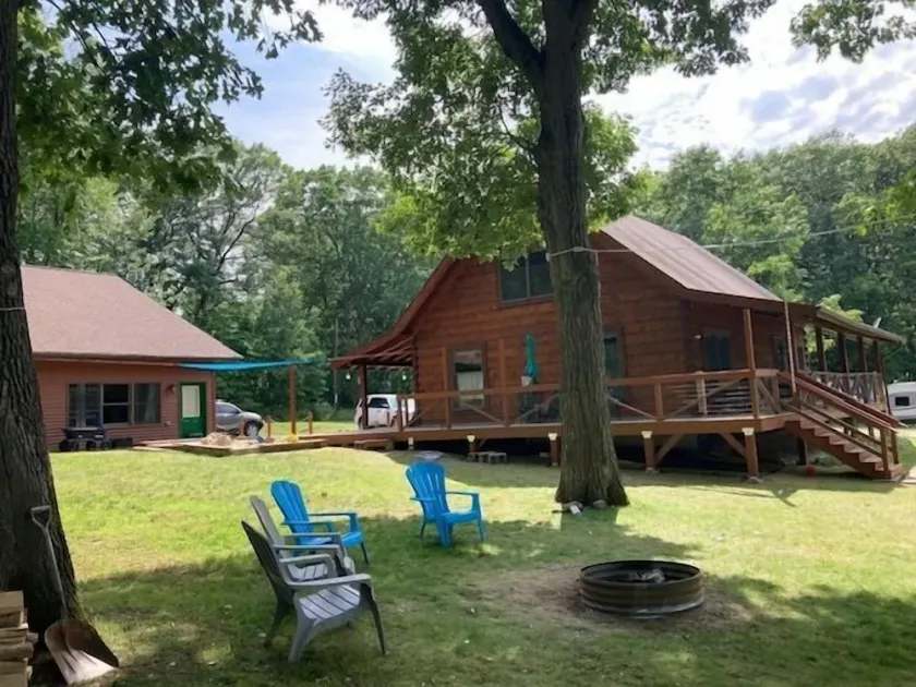 Lakefront Cabin with Guest Cabin and Rec Room. Sleeps 14 - Image 1